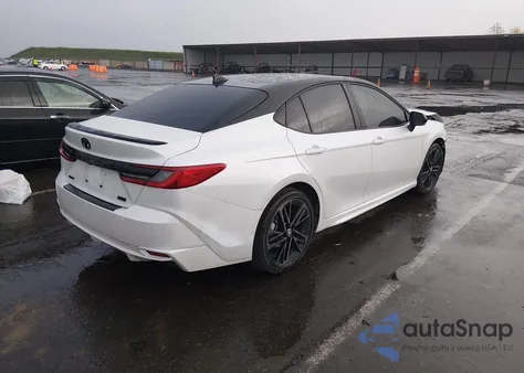 2025 Toyota Camry Xse z USA, uszkodzony, nr VIN 4T1DAACK3SU063151